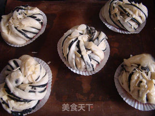 黑芝麻蓉面包(汤种)的做法步骤:10