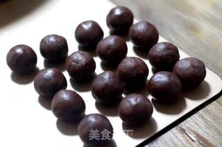 过节应个景,做几个抹茶蛋黄酥的做法步骤:5