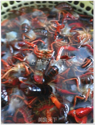 疯狂的虾球--怎么做麻辣鲜香的小龙虾的做法步骤:2