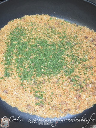 自制蒜香腊肉面包粉的做法步骤:7