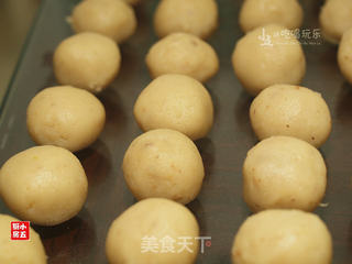 广式莲蓉月饼的做法步骤:7