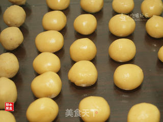 广式莲蓉月饼的做法步骤:8