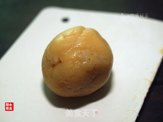 广式莲蓉月饼的做法步骤:12