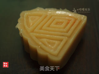 广式莲蓉月饼的做法步骤:13