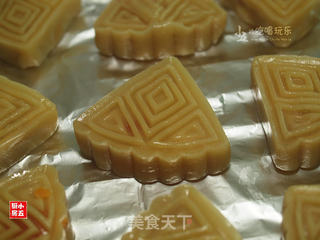 广式莲蓉月饼的做法步骤:14