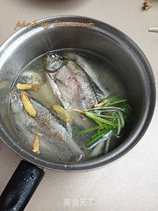 萝卜丝鲫鱼汤的做法步骤:7