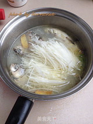 萝卜丝鲫鱼汤的做法步骤:9
