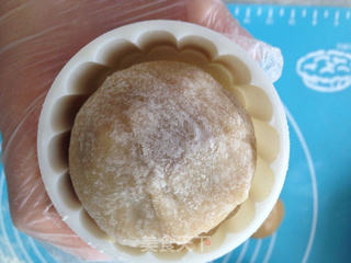 豆沙月饼的做法步骤:10
