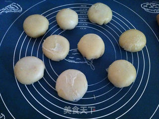 红豆馅酥皮月饼的做法步骤:14