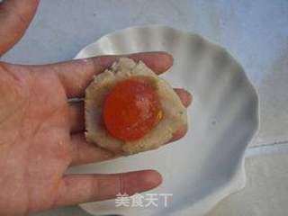 #红豆莲蓉蛋黄月饼的做法图解4