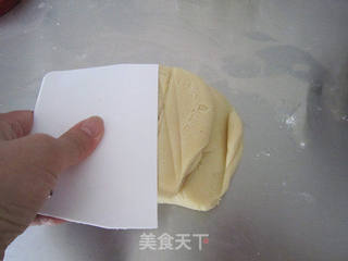 美味松仁红豆沙月饼的做法步骤：4