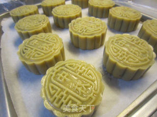 美味松仁红豆沙月饼的做法步骤:14