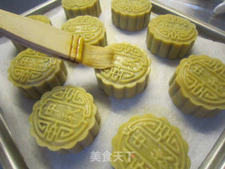 美味松仁红豆沙月饼的做法步骤:15