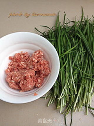 韭菜肉饺的做法步骤：1