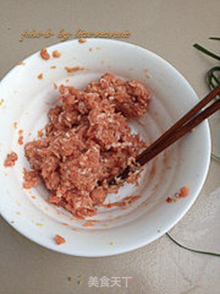 韭菜肉饺的做法步骤:2