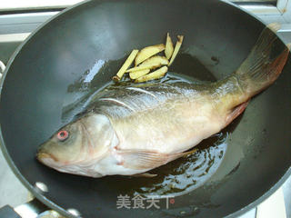红烧鱼的做法步骤:2