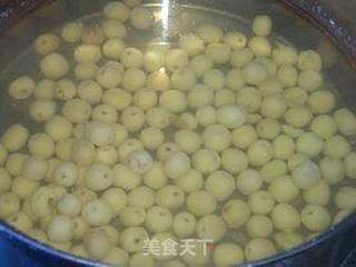 莲蓉蛋黄月饼的做法步骤:2