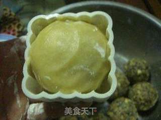 五仁月饼的做法步骤:18