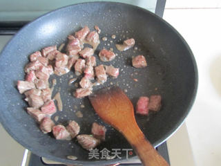 彩椒菱角牛肉粒的做法步骤:5