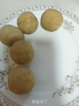 莲蓉蛋黄月饼的做法步骤:8