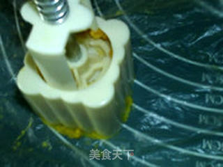 玉米面红薯枣泥月饼的做法步骤:13