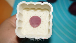 紫薯玫瑰冰皮月饼的做法步骤:13