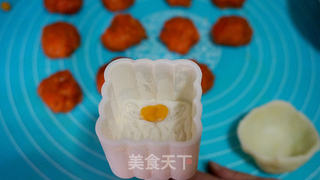南瓜桂花冰皮月饼的做法步骤:11