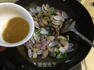 洋葱青椒炒花蛤的做法步骤:6