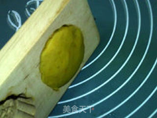 豆沙枣泥红薯月饼的做法步骤:13