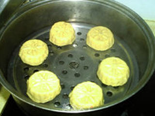 豆沙枣泥红薯月饼的做法步骤:17
