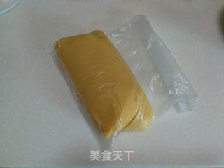 广式莲蓉蛋黄月饼的做法步骤:7