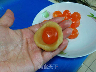 广式莲蓉蛋黄月饼的做法步骤:10