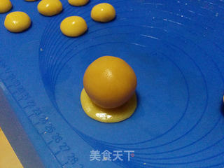 广式莲蓉蛋黄月饼的做法步骤:13