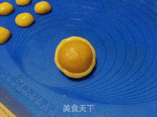 广式莲蓉蛋黄月饼的做法步骤:14