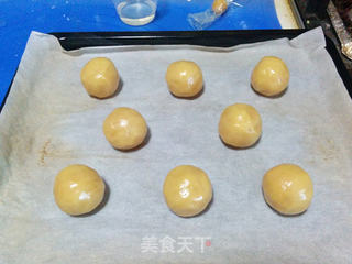 广式莲蓉蛋黄月饼的做法步骤:15