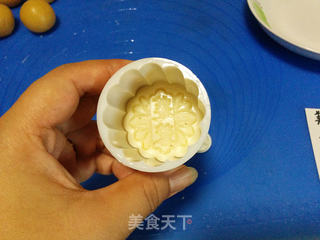 广式莲蓉蛋黄月饼的做法步骤:16