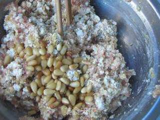 松仁咸蛋黄饺子的做法步骤:7