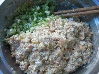 松仁咸蛋黄饺子的做法步骤:8