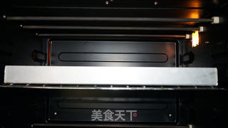广式白豆沙蔓越莓月饼的做法步骤:15