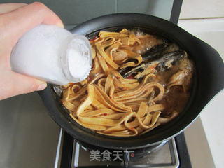 黄骨鱼煮千张的做法步骤:7