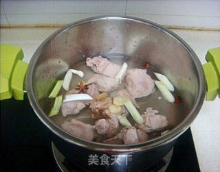 初秋进补一碗汤——排骨萝卜汤的做法步骤:4