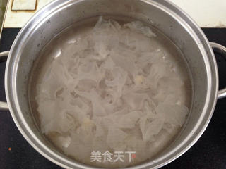 银耳百合莲子羹的做法步骤:3