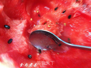 鲜榨西瓜汁的做法步骤:3