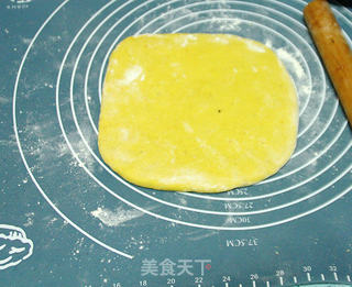 天凉好个秋:【南瓜枸杞黑芝麻卷】的做法步骤:7
