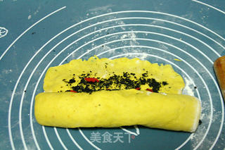 天凉好个秋:【南瓜枸杞黑芝麻卷】的做法步骤:9