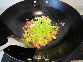 有色有料妙味道的蛋炒饭的做法步骤:5