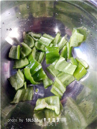 荤中之素:香辣兔的做法步骤:2