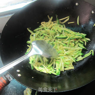 北瓜丝炒米饭的做法步骤：5