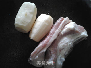 广式莲藕猪肉云吞的做法步骤：1