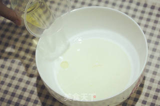 蔓越莓麦芬纸杯蛋糕的做法步骤:2